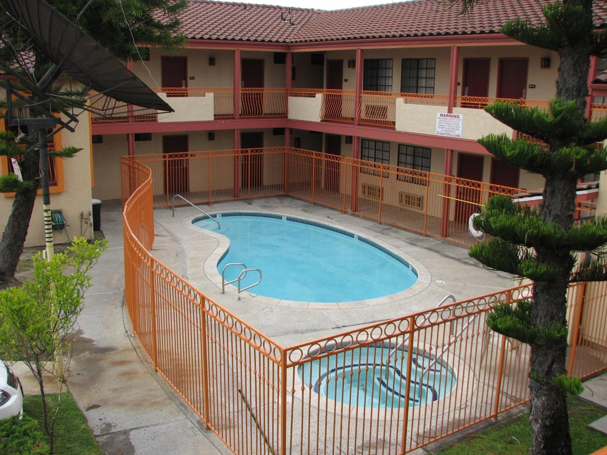 Rodeway Inn Santa Ana Exteriör bild